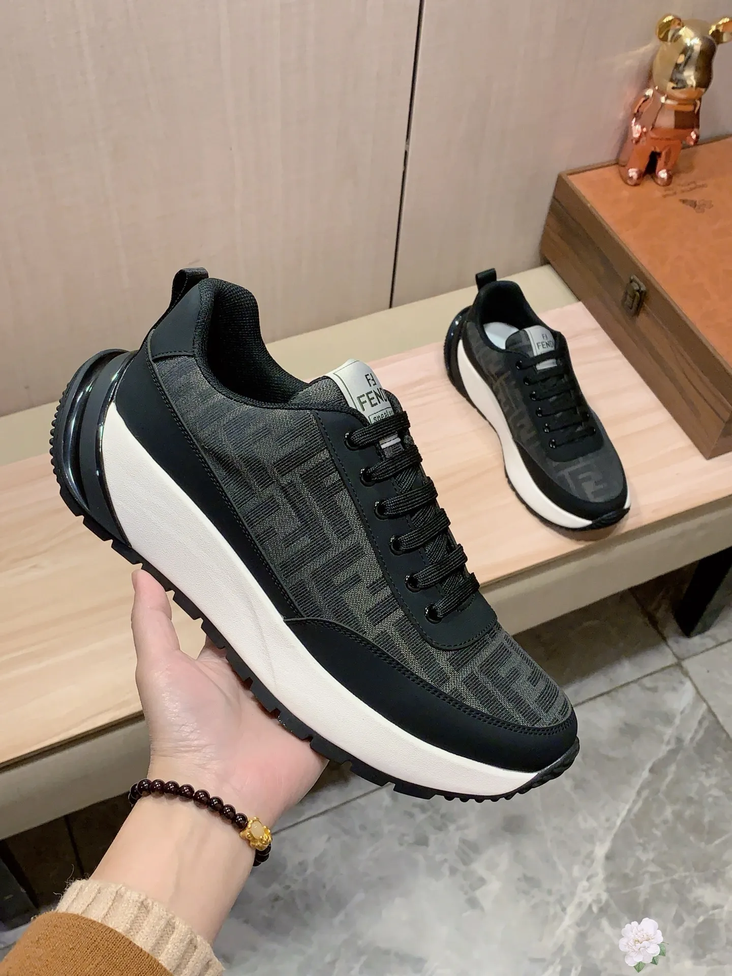 Men's men's shoes💰460💰💰🎩🎩[Lightning][Lightning] "FENDI*" The latest and most popular casual shoes, top brand [Seduce] luxury~purchase, top~quality. [Strong] The upper is made of imported breathable cowhide with material ➕ breathable sheepskin feet (•) and fine workmanship. The original stylish and stylish soft rubber wear-resistant and non-slip outsole is light and comfortable on the feet. The real thing looks better when photographed. 305: code: 38-44, 2️⃣ colors selected